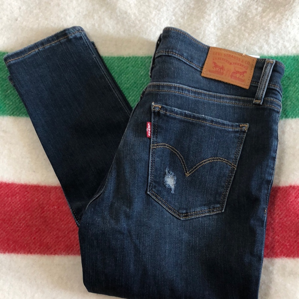Size 27 Levi’s 711 filiforme skinny jeans